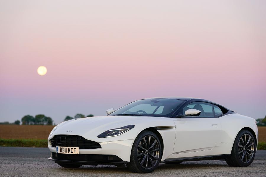  Aston Martin DB11 V8 2017 года  (UK) (фото 3 из 40)